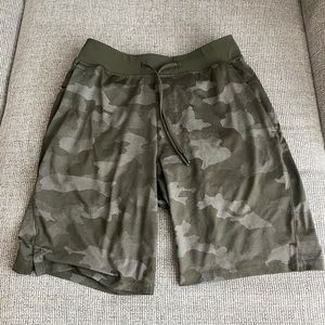 Lululemon Camo T.H.E. Lined Shorts
9 inch inseam
